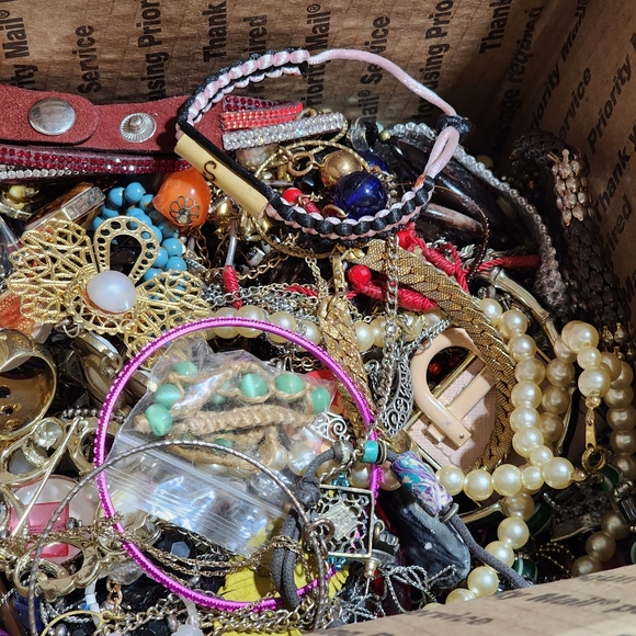 5lb jewelry craft box lot bulk repurpose grab bag art's and crafts some wearable - Picture 4 of 7